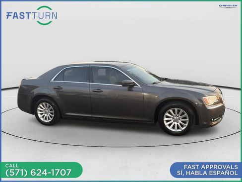 Used 2014 Chrysler 300 w/ Driver Convenience Group RWD image 6