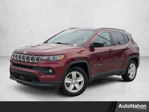 Used 2022 Jeep Compass Latitude image 1
