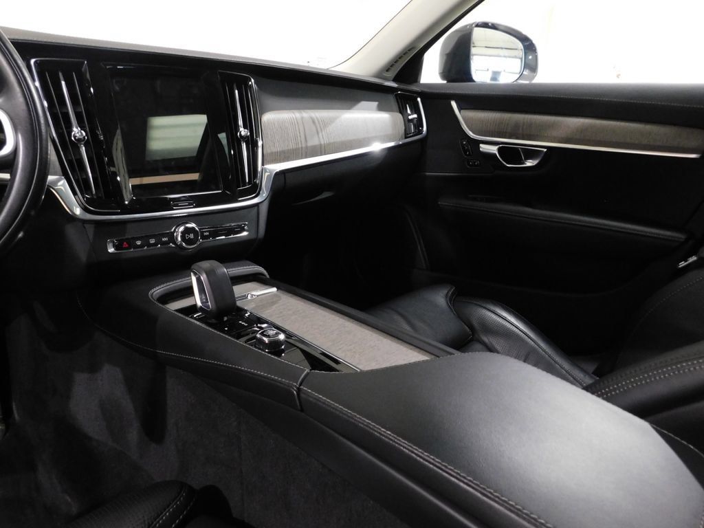 Used 2022 Volvo V90 B6 Cross Country AWD/4WD image 47