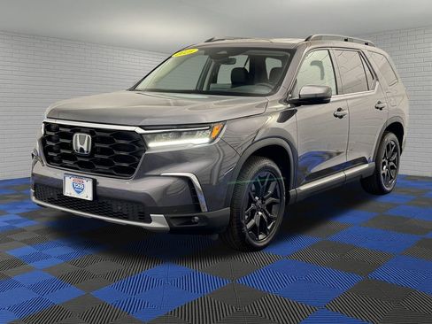 Certified 2025 Honda Pilot Touring image 1