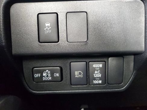 Used 2020 Toyota Tacoma TRD Sport w/ TRD Premium Sport Package AWD/4WD image 34