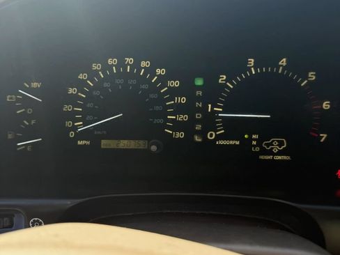 Used 2000 Lexus LX 470 4WD image 3