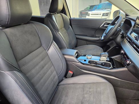 Used 2025 Mitsubishi Outlander SE FWD image 10