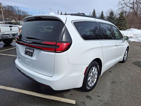 Certified 2022 Chrysler Pacifica Touring-L image 25