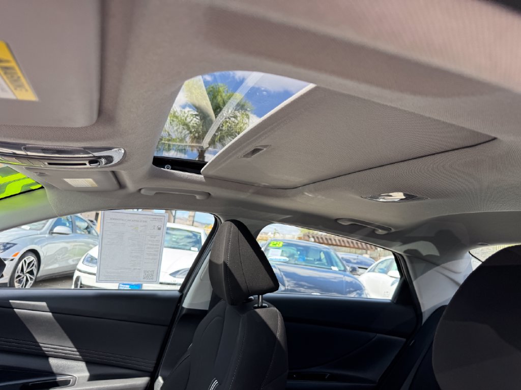 Certified 2025 Hyundai Elantra SEL FWD image 23