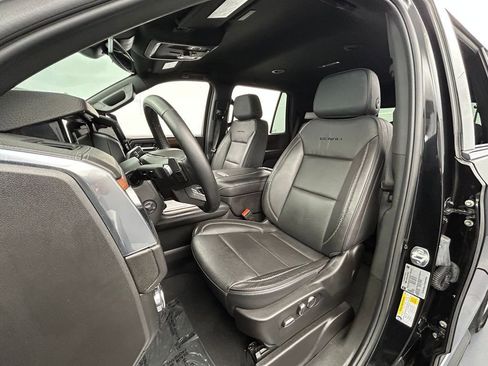Used 2025 GMC Yukon Denali AWD/4WD image 10