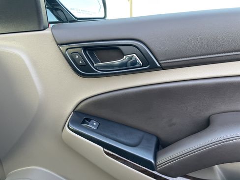 Used 2020 Chevrolet Suburban LT image 11