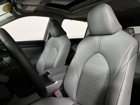 Used 2026 Toyota Highlander XLE AWD/4WD image 13