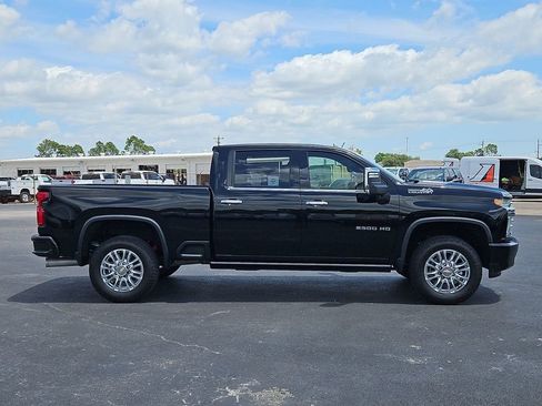 Used 2021 Chevrolet Silverado 2500 High Country w/ Z71 Off-Road Package AWD/4WD image 7