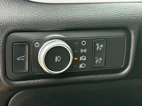 Used 2022 Ford Explorer XLT w/ Equipment Group 202A image 24