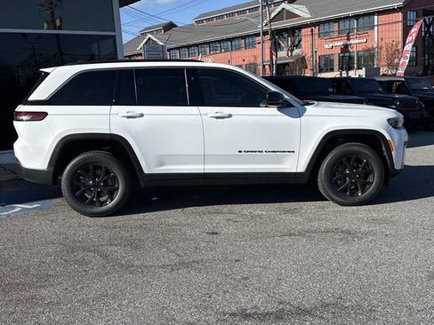 New 2026 Jeep Grand Cherokee Laredo image 38