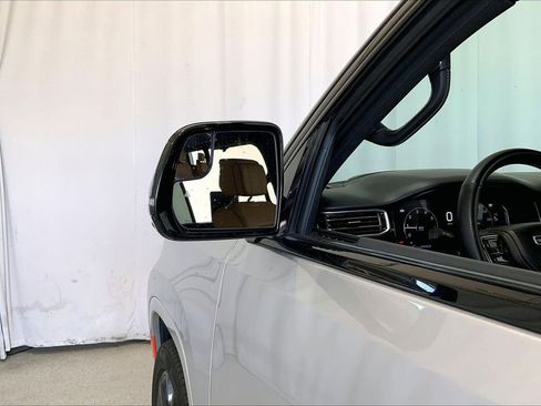 Used 2024 Jeep Grand Wagoneer L Series III w/ Rear Seat Video Group 1 AWD/4WD image 10