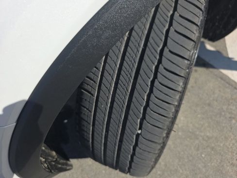 Certified 2025 Volvo XC40 B5 Plus image 35