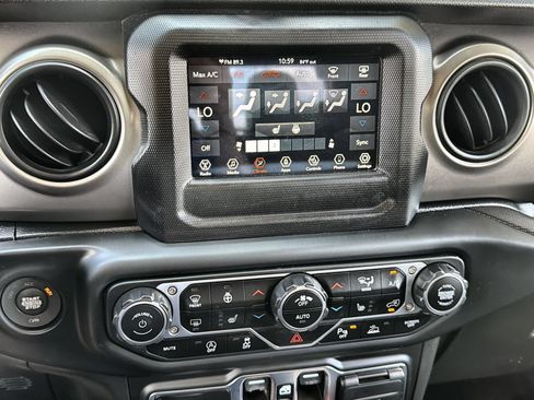 Used 2021 Jeep Gladiator Sport AWD/4WD image 18
