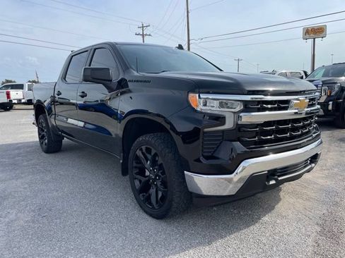 Used 2022 Chevrolet Silverado 1500 LT AWD/4WD image 3