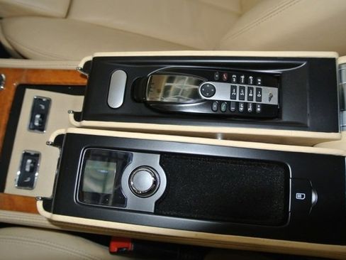 Used 2009 Bentley Azure RWD image 23