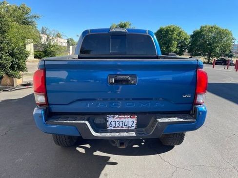 Used 2018 Toyota Tacoma TRD Off-Road w/ Technology Package AWD/4WD image 5