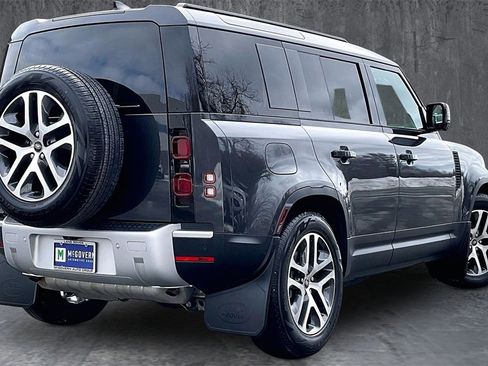 Used 2025 Land Rover Defender 110 S image 6