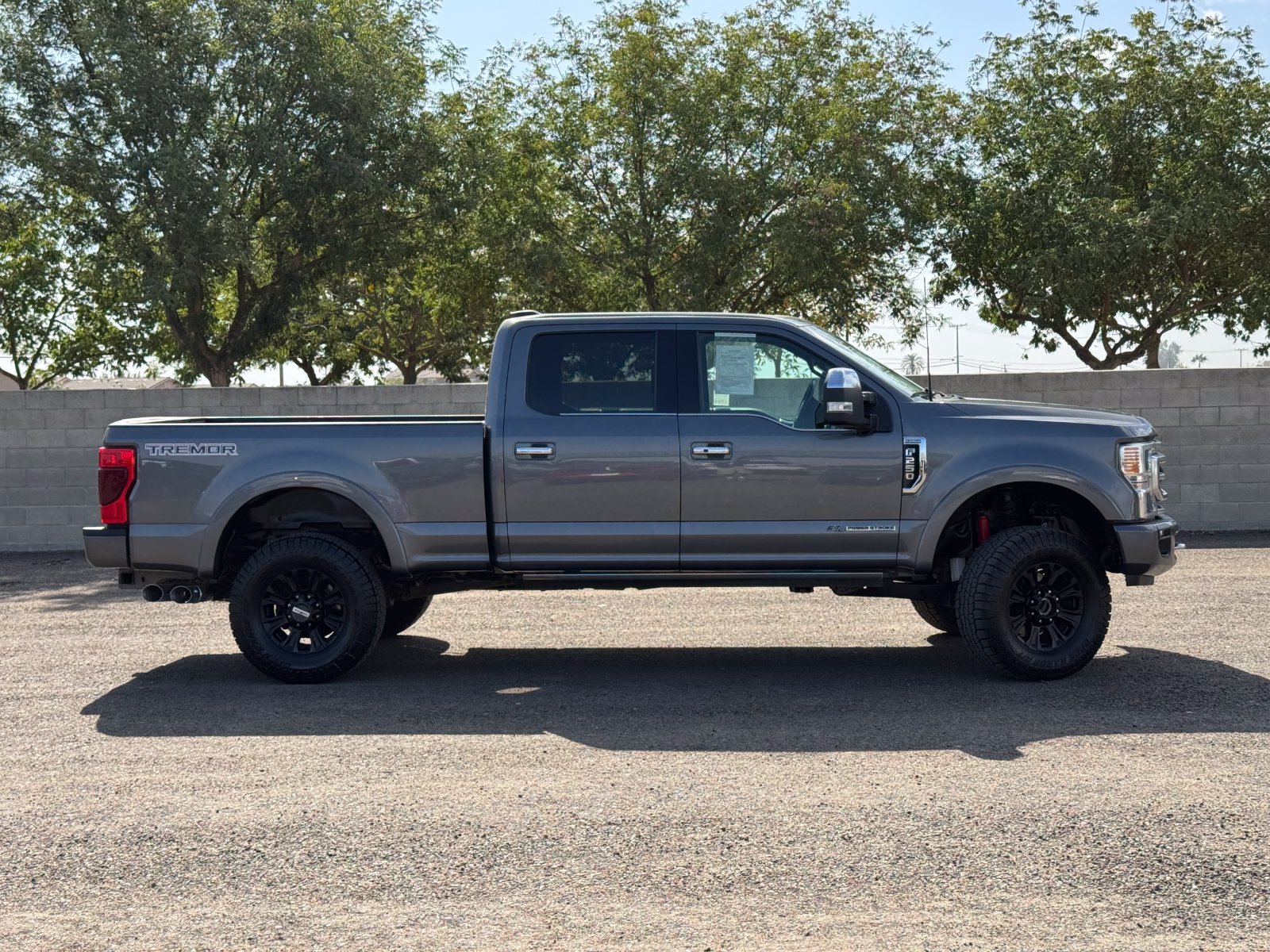 Used 2022 Ford F250 Platinum w/ Tremor Off-Road Package AWD/4WD image 2