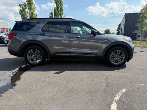 Used 2022 Ford Explorer XLT w/ Equipment Group 202A AWD/4WD image 5