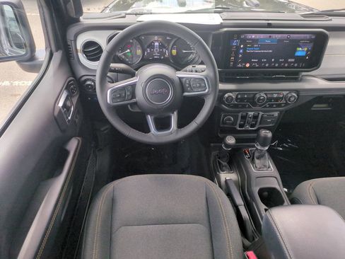 Used 2025 Jeep Wrangler Unlimited Sahara w/ Safety Group AWD/4WD image 17