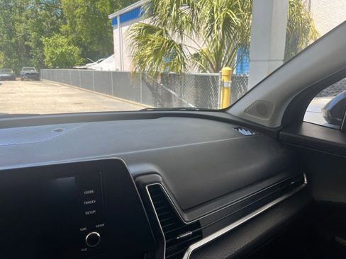 Used 2025 Kia Sportage LX image 34