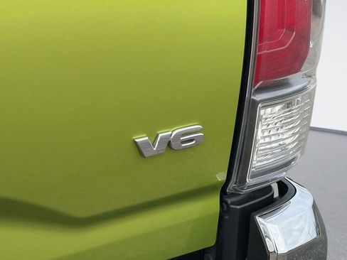 Used 2023 Toyota Tacoma TRD Off-Road image 12