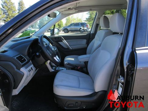 Used 2017 Subaru Forester 2.5i Premium w/ All-Weather Package image 11