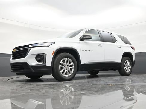 Used 2023 Chevrolet Traverse LS FWD image 19