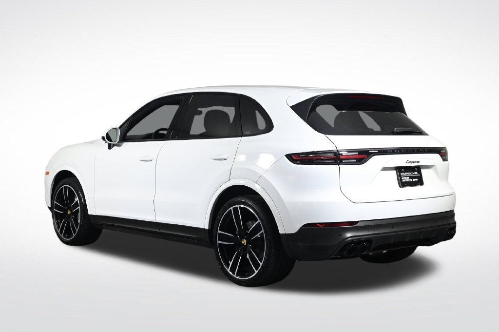 Used 2023 Porsche Cayenne w/ Premium Package AWD/4WD image 3