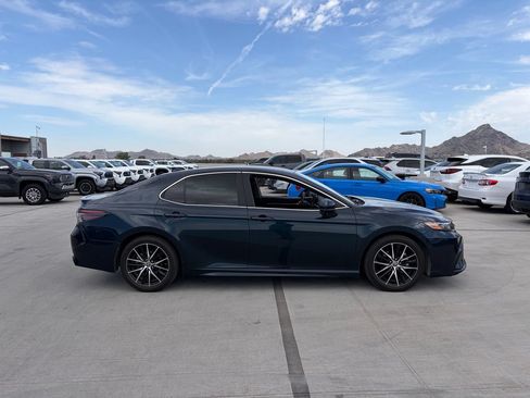 Used 2021 Toyota Camry SE w/ Carpet Mat Package (TMS) FWD image 2