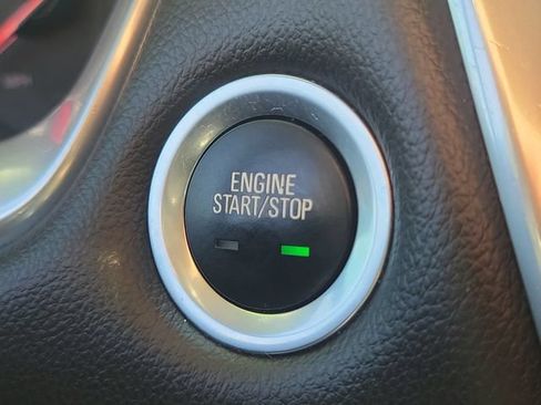 Used 2020 Chevrolet Traverse LT FWD image 16
