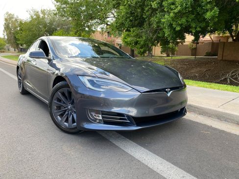 Used 2018 Tesla Model S 75D AWD/4WD image 2