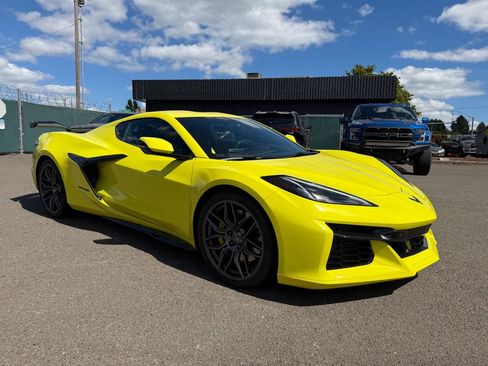 Used 2023 Chevrolet Corvette Z06 RWD image 3