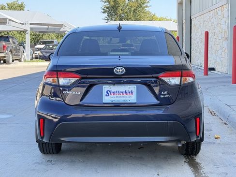 Used 2025 Toyota Corolla LE FWD image 5