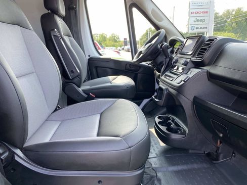 Used 2026 RAM ProMaster 2500 w/ Convenience Group FWD image 9