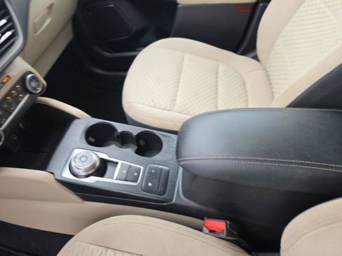 Used 2020 Ford Escape SE FWD image 18