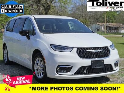 Used 2024 Chrysler Pacifica Touring-L