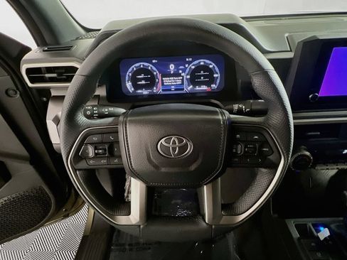Certified 2025 Toyota Tacoma TRD Off-Road AWD/4WD image 10
