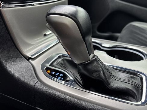 Used 2022 Jeep Grand Cherokee Laredo X image 23