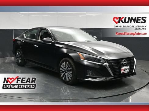 Used 2024 Nissan Altima 2.5 SV AWD/4WD image 1