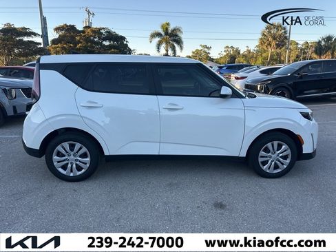Certified 2025 Kia Soul LX image 9