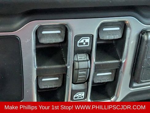 Certified 2025 Jeep Wrangler Unlimited Sahara w/ Safety Group AWD/4WD image 22