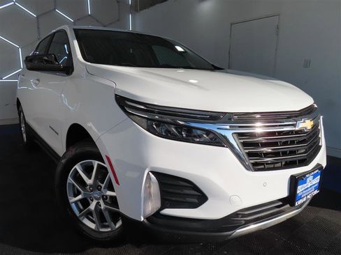Used 2023 Chevrolet Equinox LT w/ Driver Convenience Package AWD/4WD image 2