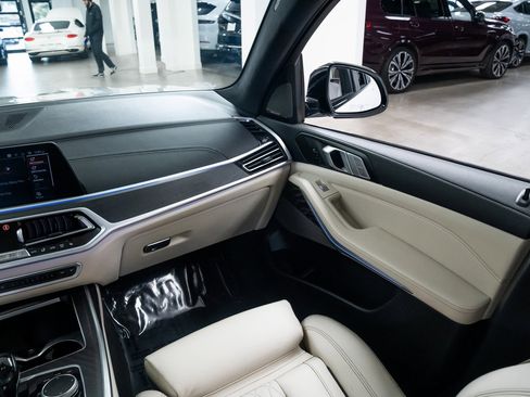 Used 2021 BMW X7 xDrive40i w/ M Sport Package image 11