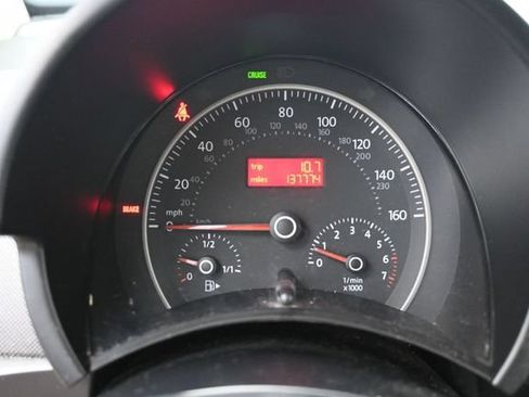 Used 2009 Volkswagen Beetle Coupe FWD image 16