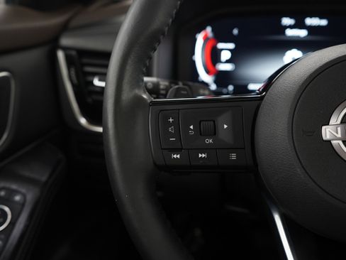 Used 2022 Nissan Rogue Platinum w/ Head-Up Display Package image 24