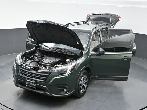 Used 2024 Subaru Forester Premium image 40