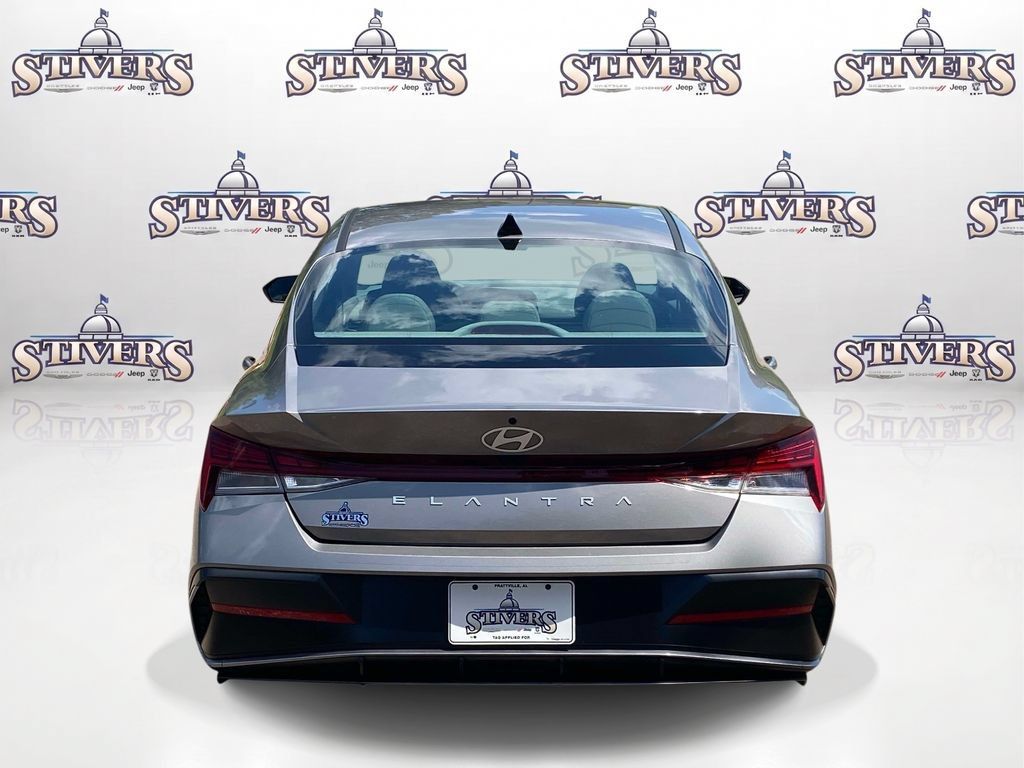 Used 2024 Hyundai Elantra SEL w/ Convenience Package FWD image 7