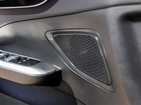 Used 2025 Mercedes-Benz C 300 Sedan image 23